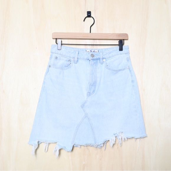 Free People Going Rogue Denim Mini Skirt Light‎ Wash Size 26 - Picture 2 of 4